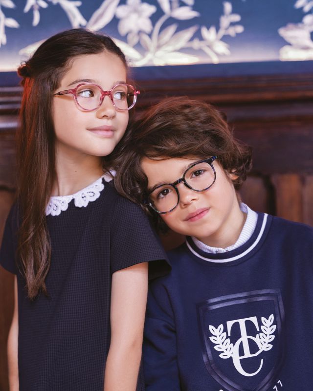 🦔 Tartine et Chocolat 🦔

🎒 Back to School !

👓 Une rentrée sous le signe de l'élégance avec les montures Tartine et Chocolat : chic, confortables et raffinées, elles accompagnent les enfants dans toutes leurs aventures.

✨ Une touche de douceur pour bien commencer l’année, avec toute la poésie de l’univers Tartine et Chocolat.

Références : TCAA14C70 & TCAA419C66

#tartineetchocolat #opaleyewear #lunettesenfants #nouvellecollection