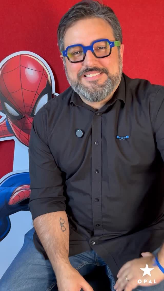🏆 NOMINATION SILMO D’OR 2025
Notre designer vous donne rendez-vous au @silmoparis pour découvrir la monture Spider-Man DSAA084C64. 

👉 Stand S115 – Hall 6

#SILMO2025 #SilmoDor #Innovation #Monture #SpiderMan #HeroFlex #Opal #opaleyewear #lunettes